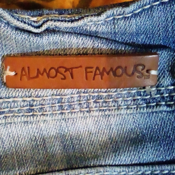 Almost Famous Stretch Denim Stone Washed Jeans Women 22 Blue - Picture 8 of 12